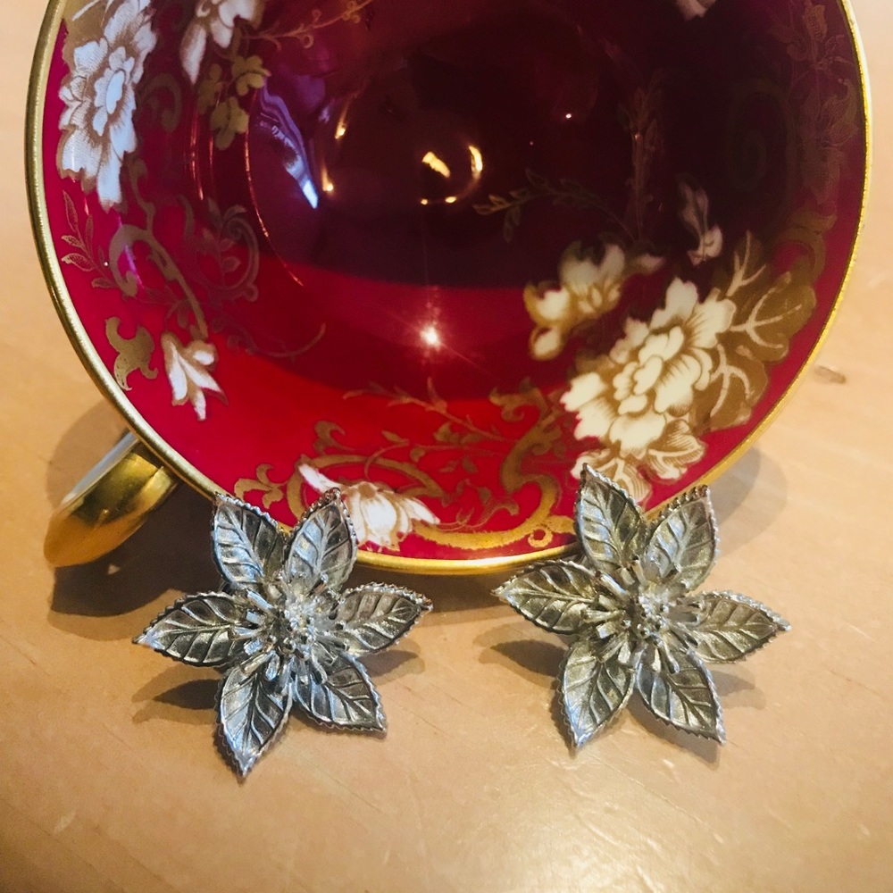 Vintage Flower Design Clip-On Earrings